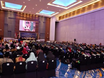 Suasana Haru Warnai Wisuda Angkatan ke-IV Institut Parahikma Indonesia